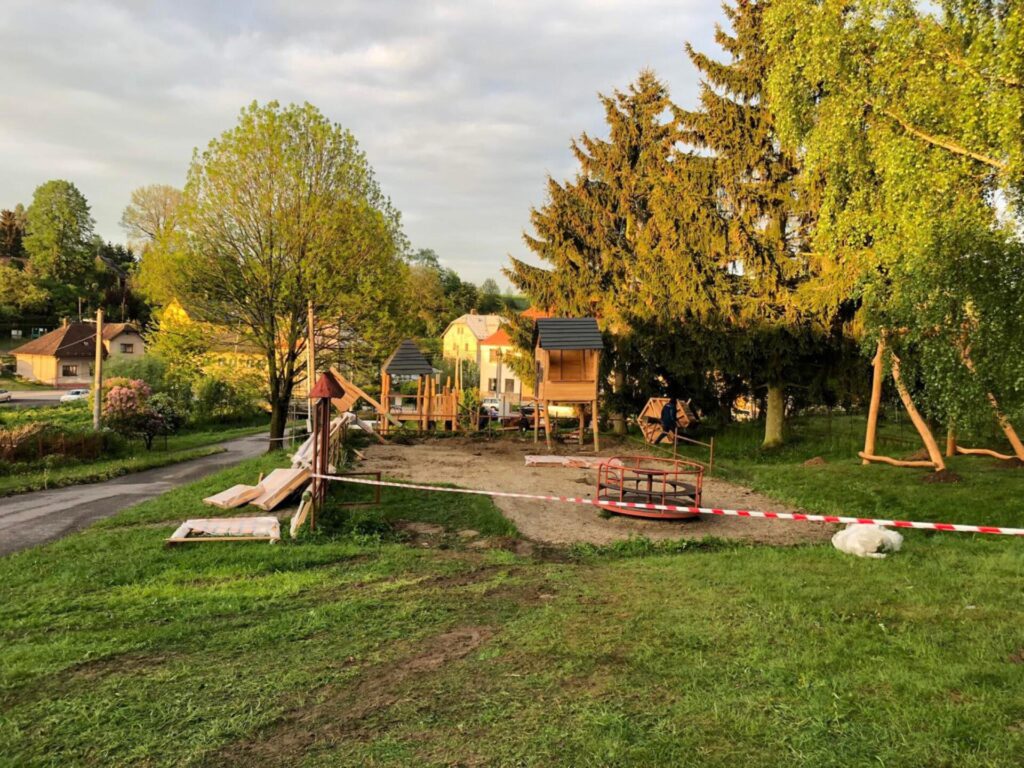 Hřiště ve výstavbě není bezpečným prostorem pro hru