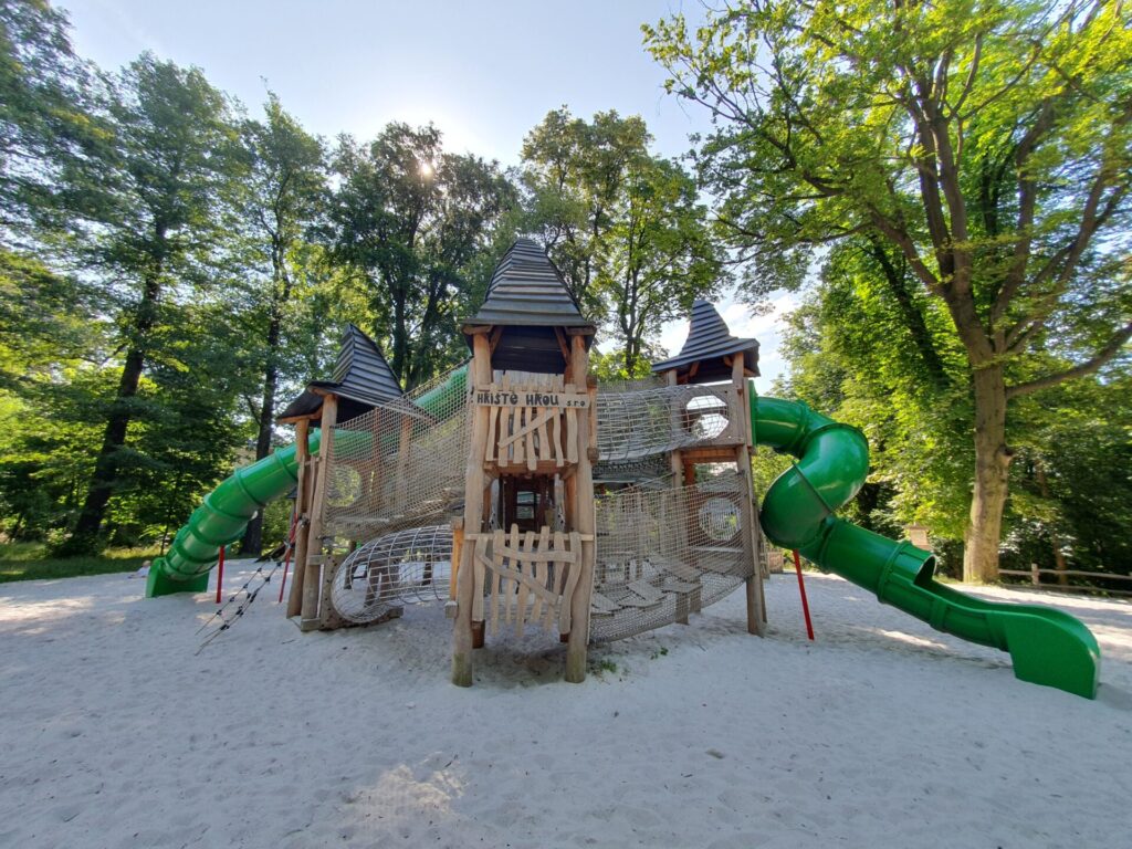 Velký hrad z akátového dřeva, Vratislavice nad Nisou