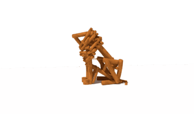 Prolézačka lev se šplhací sítí, vyrobená z materiálu akát a dub.